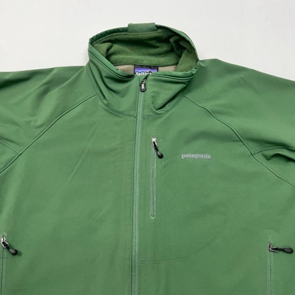 Patagonia Men’s Full Zip soft shell jacket GREEN